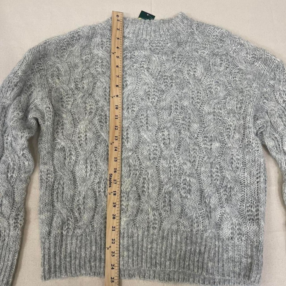 Gray cable knit sweater‎